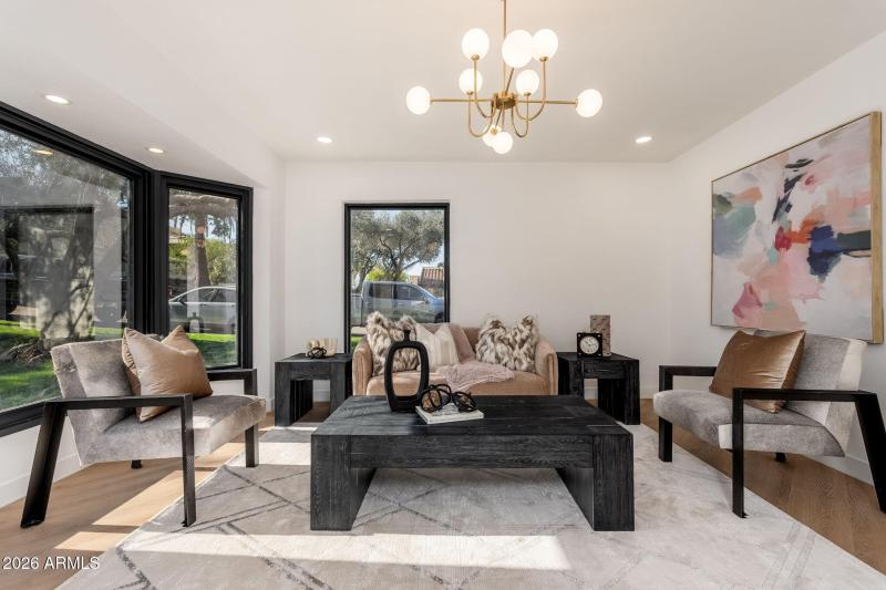 1926 E Augusta Ave - 07