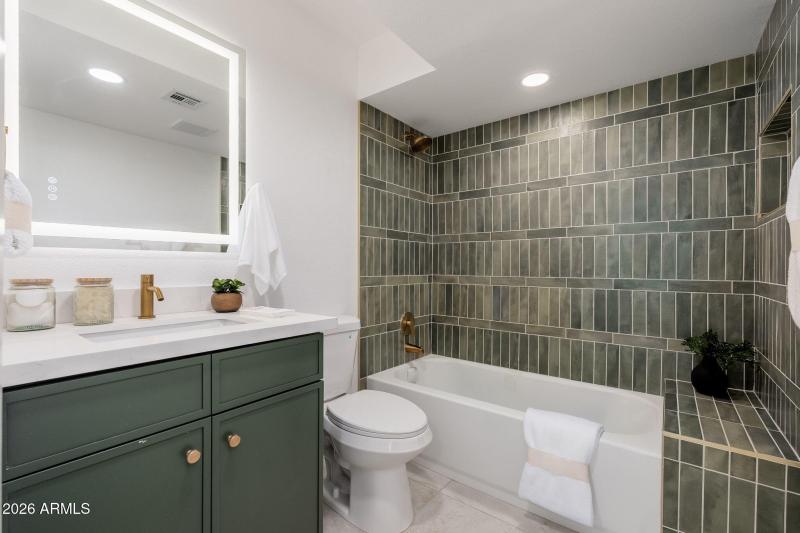 1926 E Augusta Ave - 37