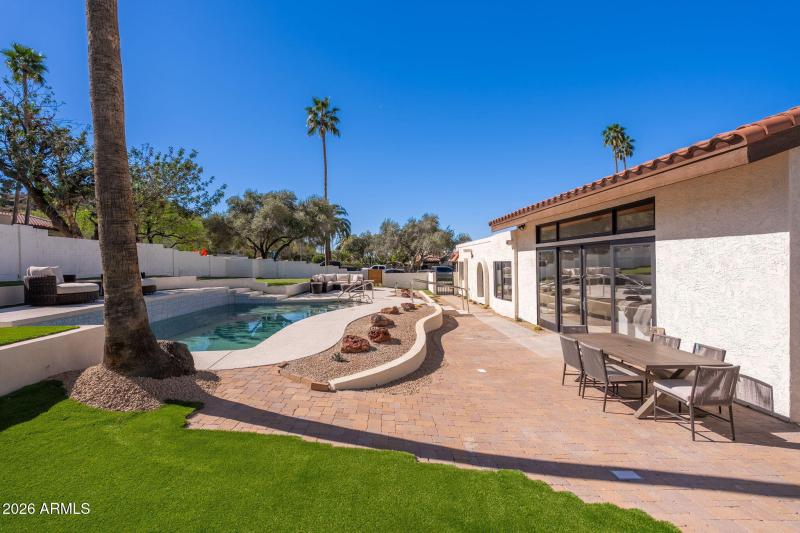 1926 E Augusta Ave - 43