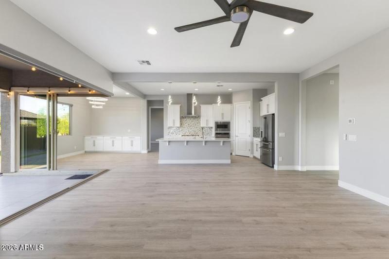 20251114073537950584000000-o