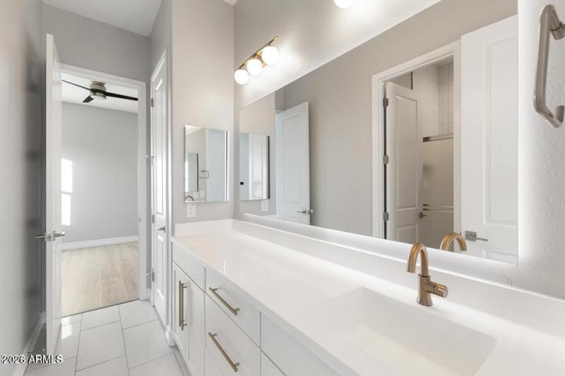 20251114073632002477000000-o