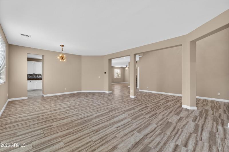 Front room/Dining room