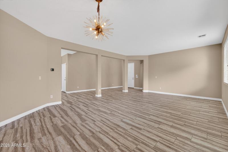 Front room/Dining room