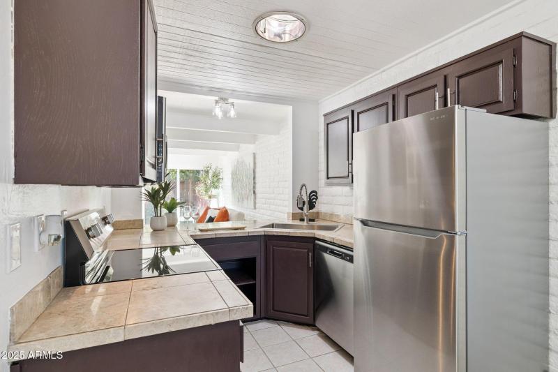 49-web-or-mls-3012-n-32nd-st-unit-36