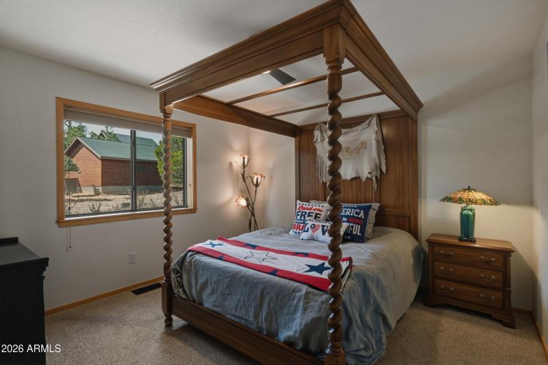 15 Downstairs guest bdrm