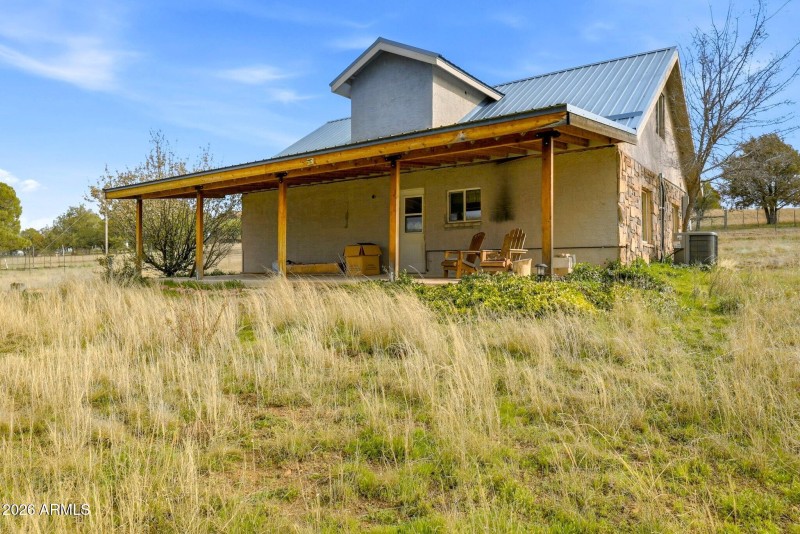 2-Story Hm Back fr NW