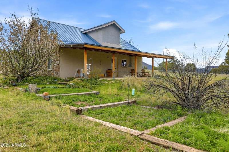 2-Story Hm Back fr NE