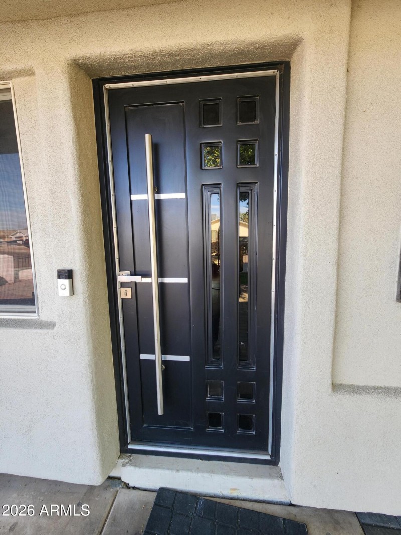 Fron door w/opening panels