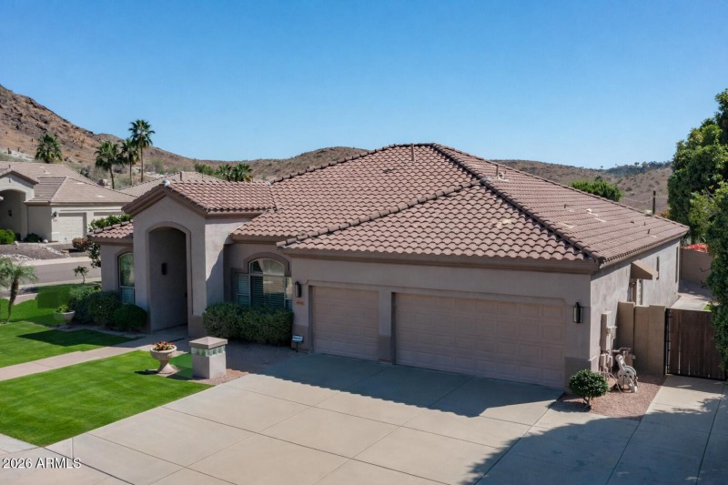 Mountain views with a large corner lot