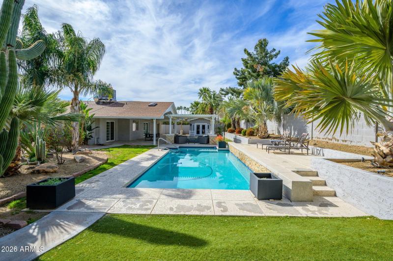 5-web-or-mls-Beverly-17