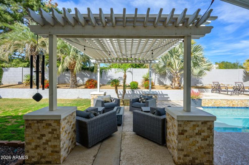 23-web-or-mls-Beverly-12