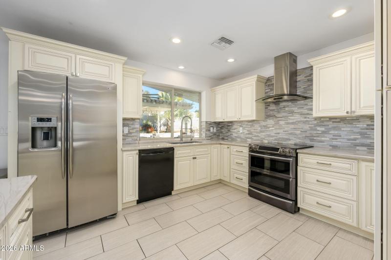 24-web-or-mls-Beverly-43