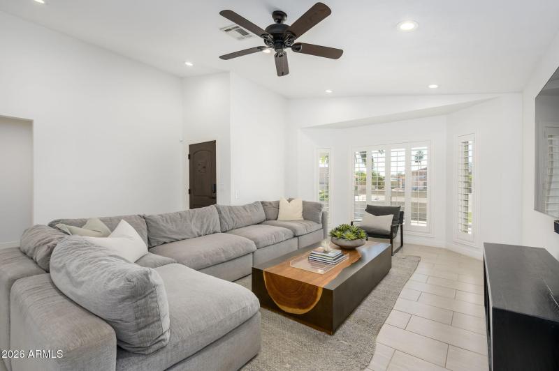 30-web-or-mls-Beverly-49