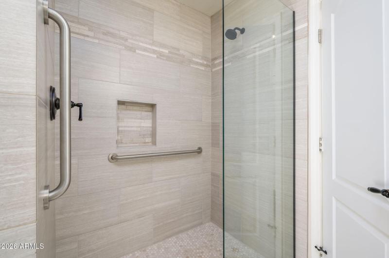 36-web-or-mls-Beverly-27