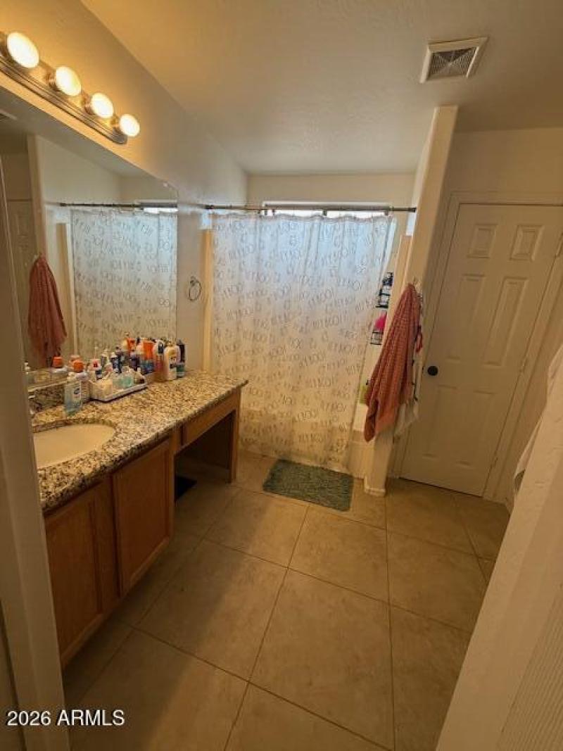 Master Bedroom Bath1