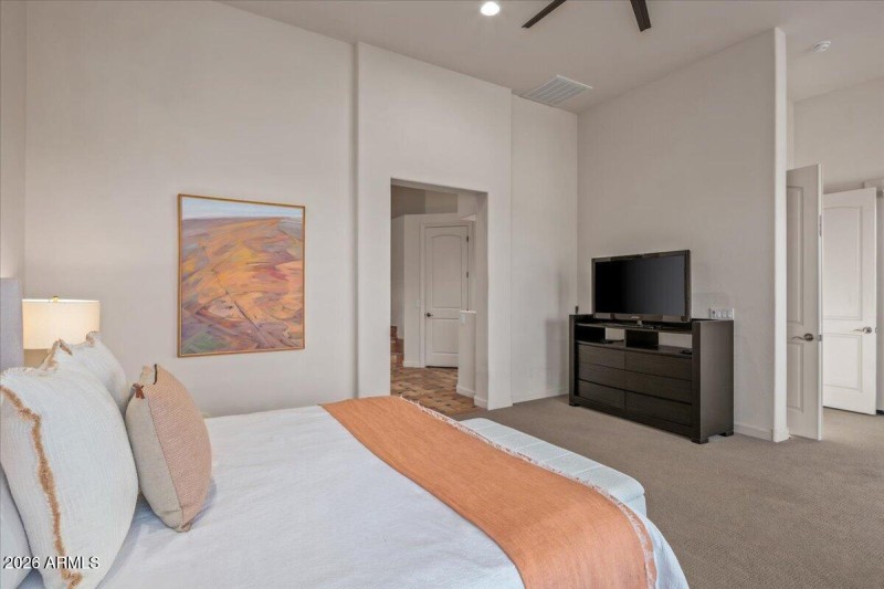 29-Primary Suite Details