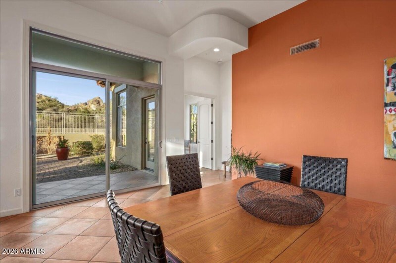 25-Dining Room Views