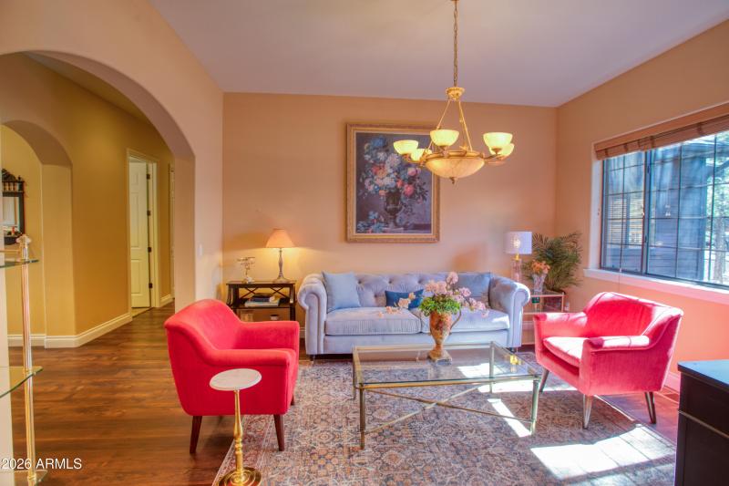 Front Family Room (2)