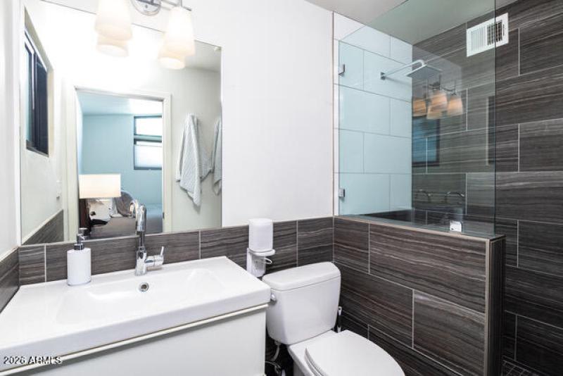 6845 E Earll Dr Main Bathroom