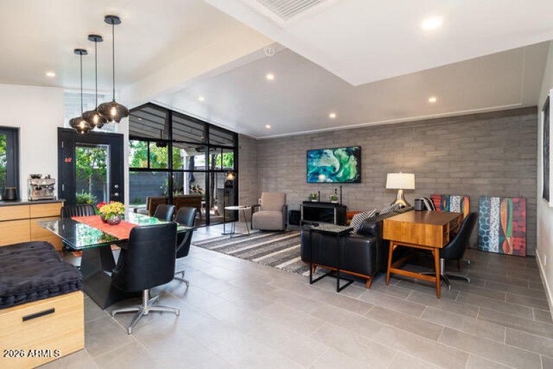 6845 E Earll Great Room