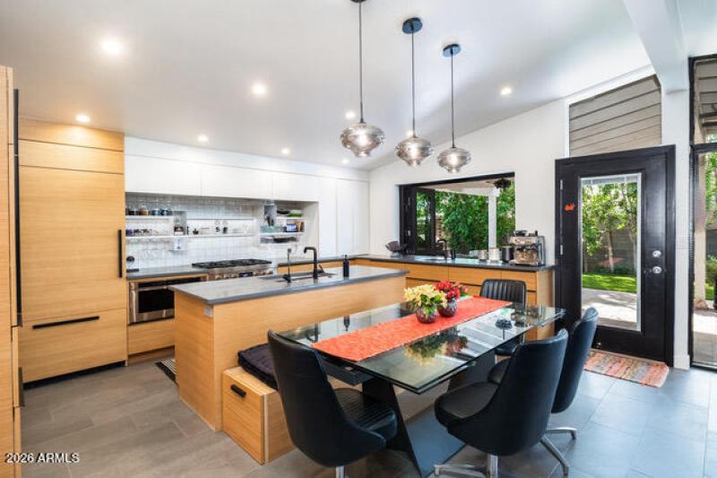 6845 E Earll Kitchen Eat-In Dining