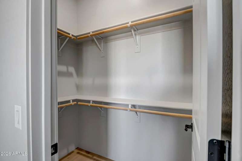 Bed 2 walk in closet