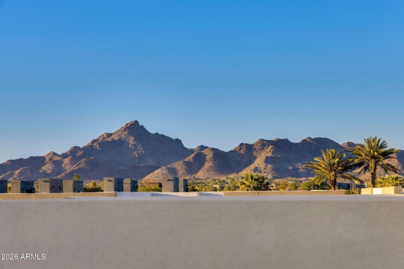 360-Degree Mountain Views