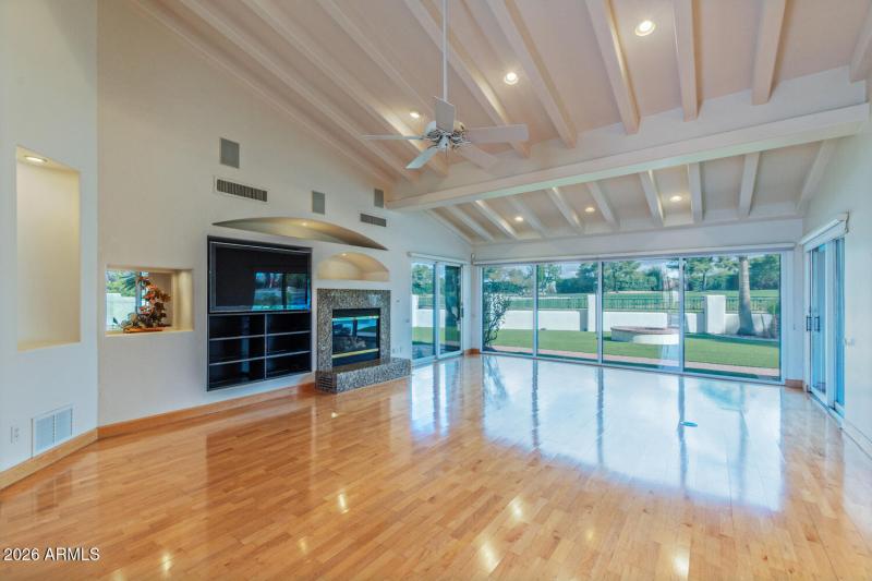 8262 East Vista De Valle-large-003-019-g