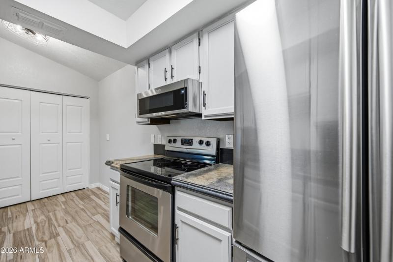 11-5136EES1051-ocupix-