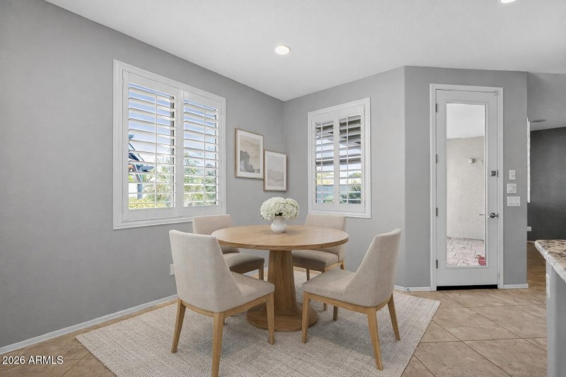 09_2138_W_Ian_Dr_Phoenix_AZ_85041_USA-Li