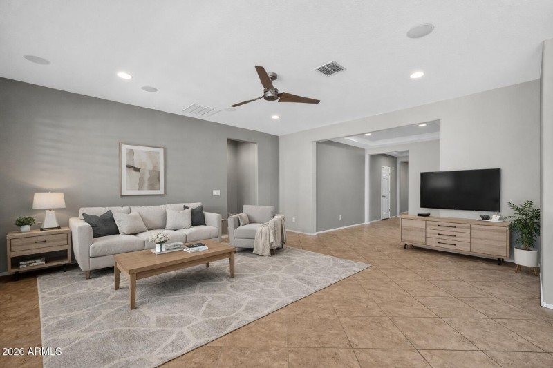 13_2138_W_Ian_Dr_Phoenix_AZ_85041_USA-Li