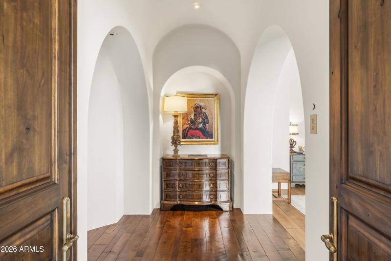 035_Primary Suite Entrance