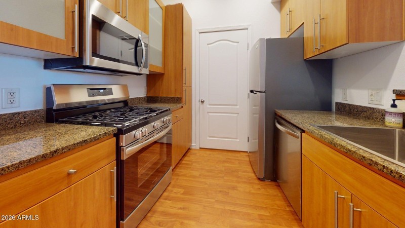 6900-E-Princess-Dr-Unit-2600-Kitchen