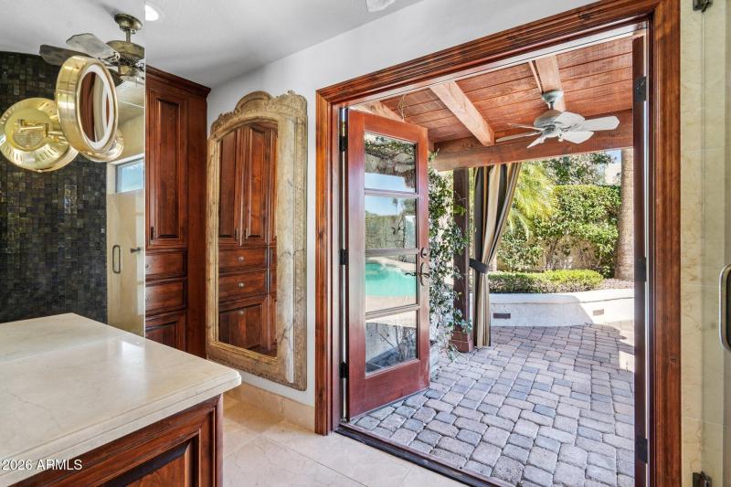 44-web-or-mls-E Solano Dr-L1403-044