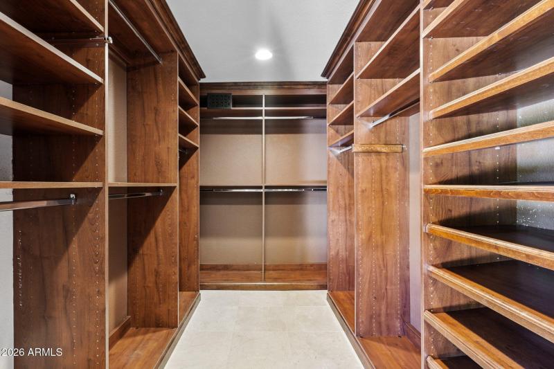 48-web-or-mls-E Solano Dr-L1403-048