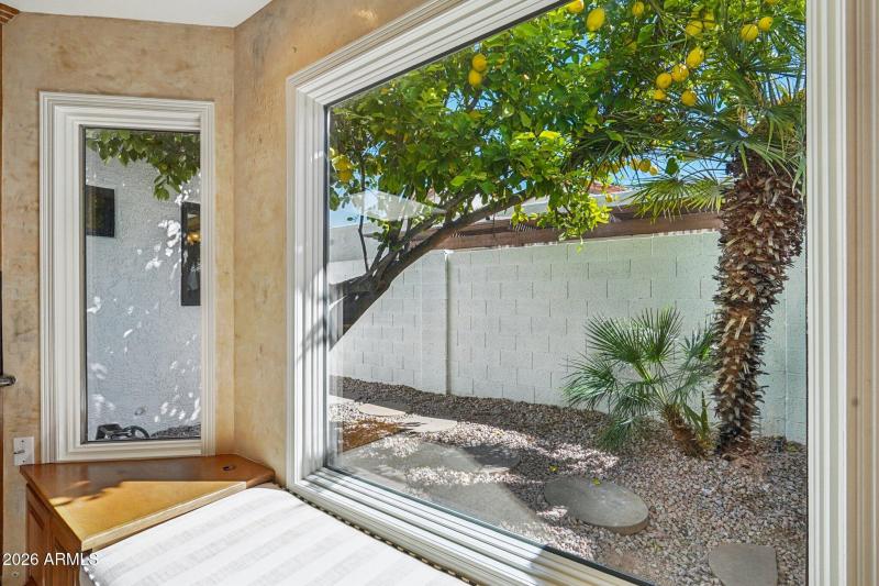 71-web-or-mls-E Solano Dr-L1403-071