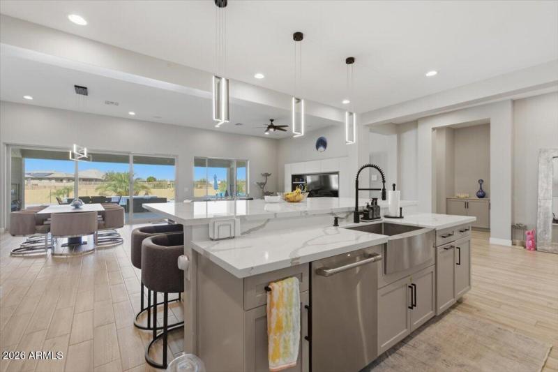 15-22836 E Via Las Brisas