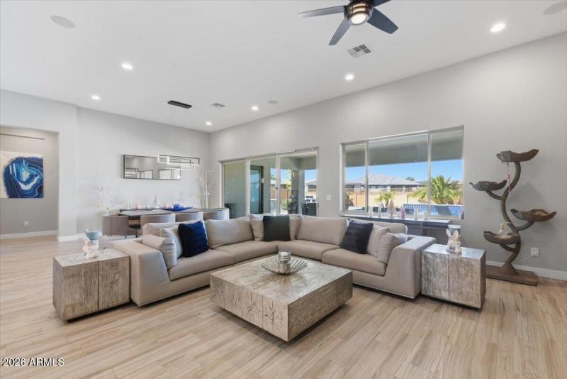 26-22836 E Via Las Brisas