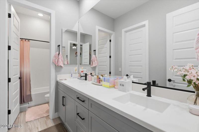 40-22836 E Via Las Brisas