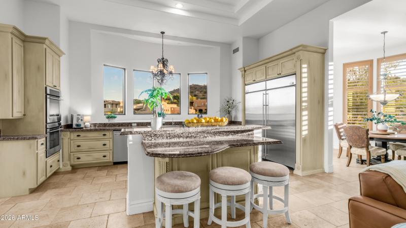 Open to breakfast room