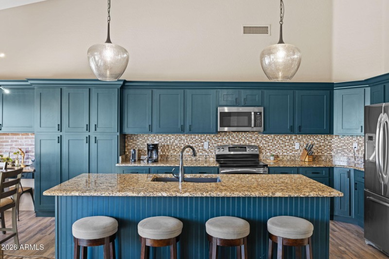 Grand Kitchen Island