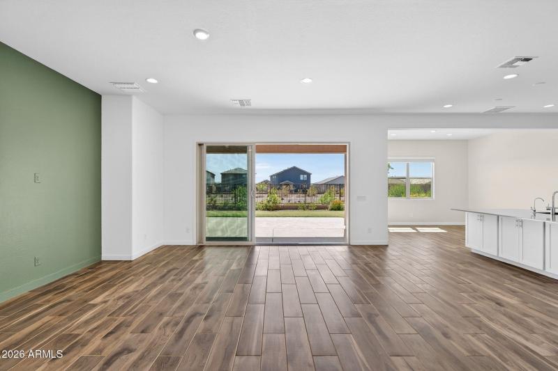 7-web-or-mls-077E Terrel St