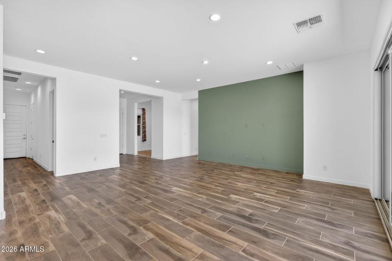 9-web-or-mls-065E Terrel St