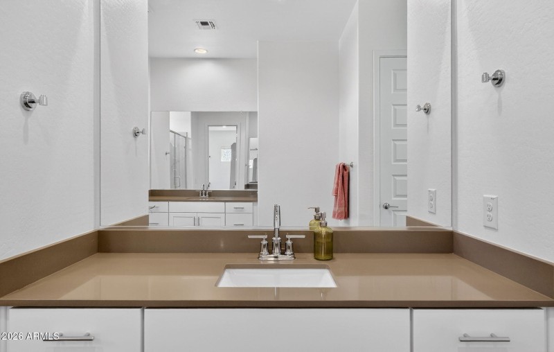 38-web-or-mls-048E Terrel St