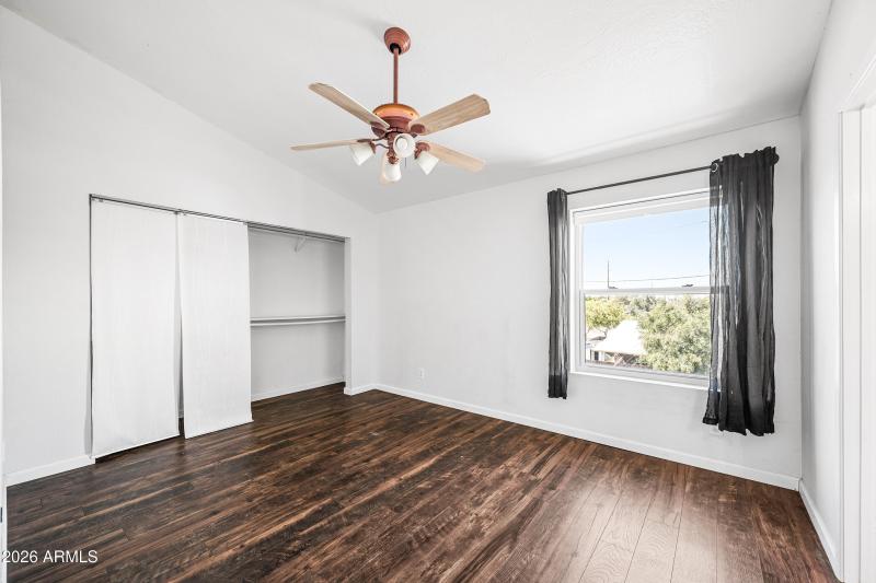 13-5146EOS204-ocupix-