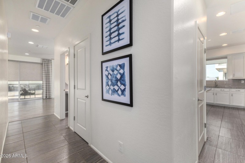 Main Hallway/1/2 bath