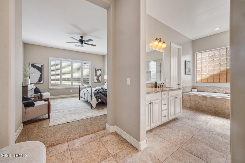 S Jacqueline Way (40)