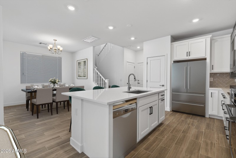 8VS) KITCHEN TO DINING