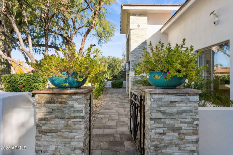 2-web-or-mls-8713-n-80th-pl