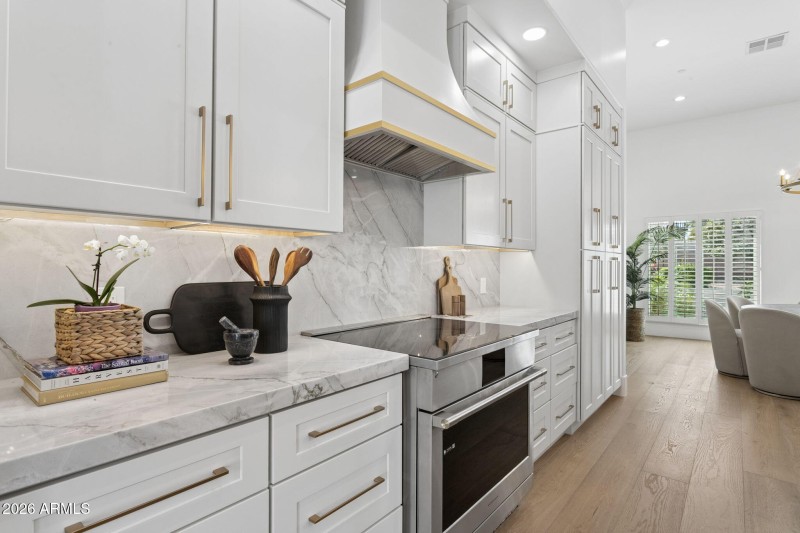 8-web-or-mls-8713-n-80th-pl